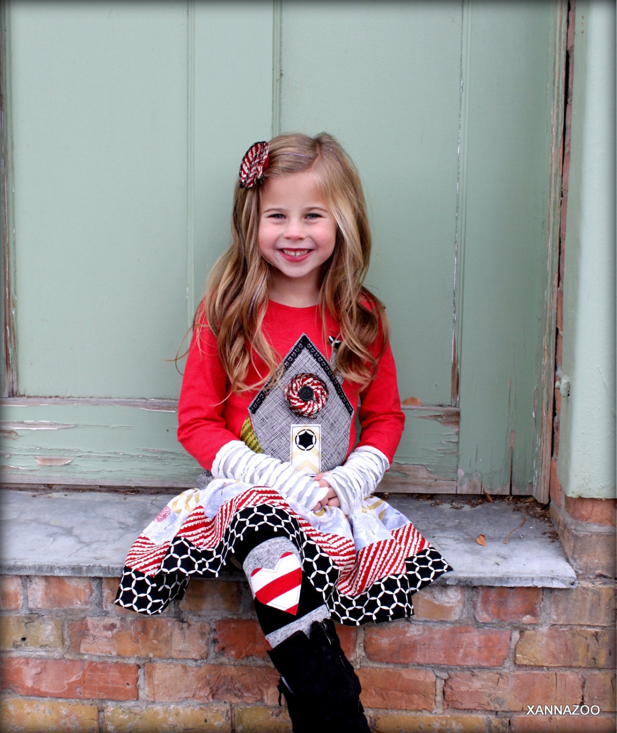 Mädchen Weihnachten Outfit Moderne Lebkuchen Haus Shirt Und Rock Kleid Set von Xannazoo