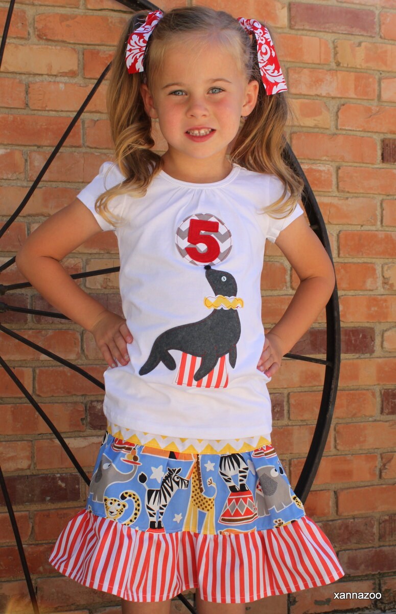 Mädchen-Zirkus-Geburtstags-Outfit von Xannazoo
