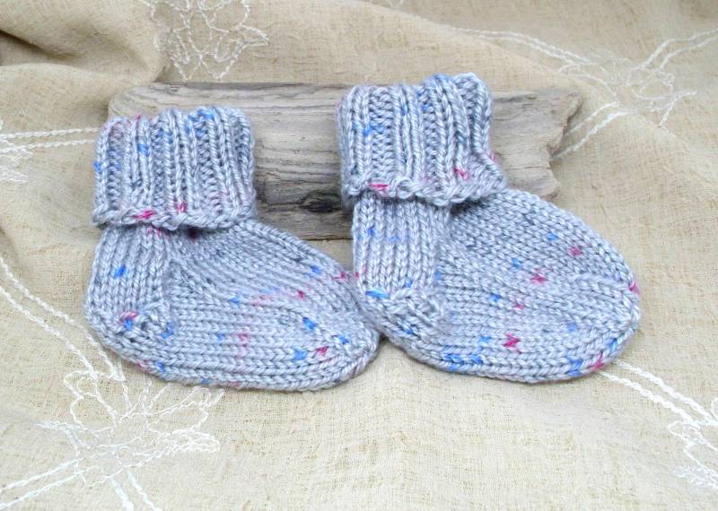 Babysocken Socken Für Neugeborene Erstlingssocken Handgestrickte Söckchen #749839537 von XaversFactory