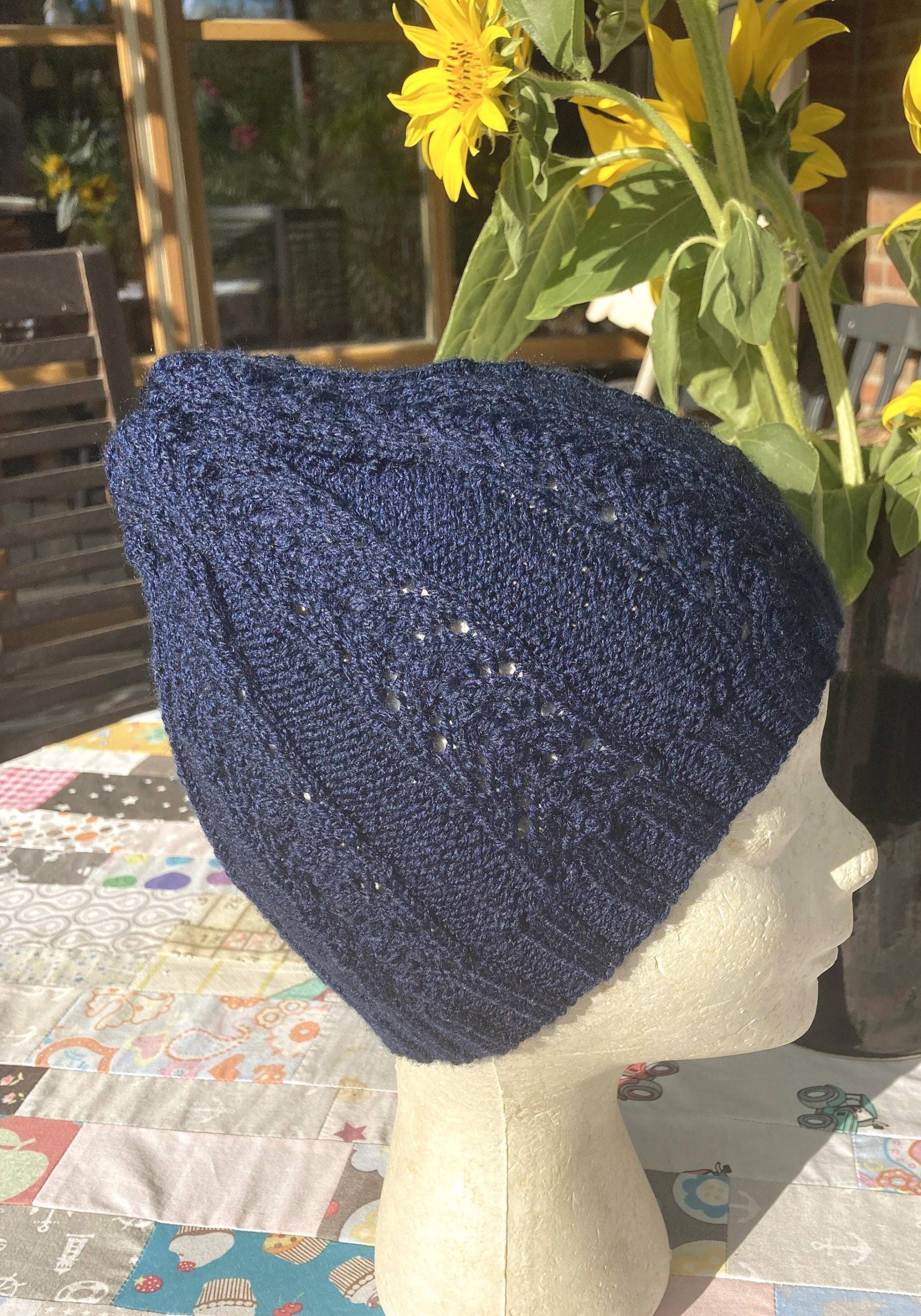 Dunkelblaue Damenbeanie Strickmütze Handgestrickte Mütze #1562862191 von XaversFactory