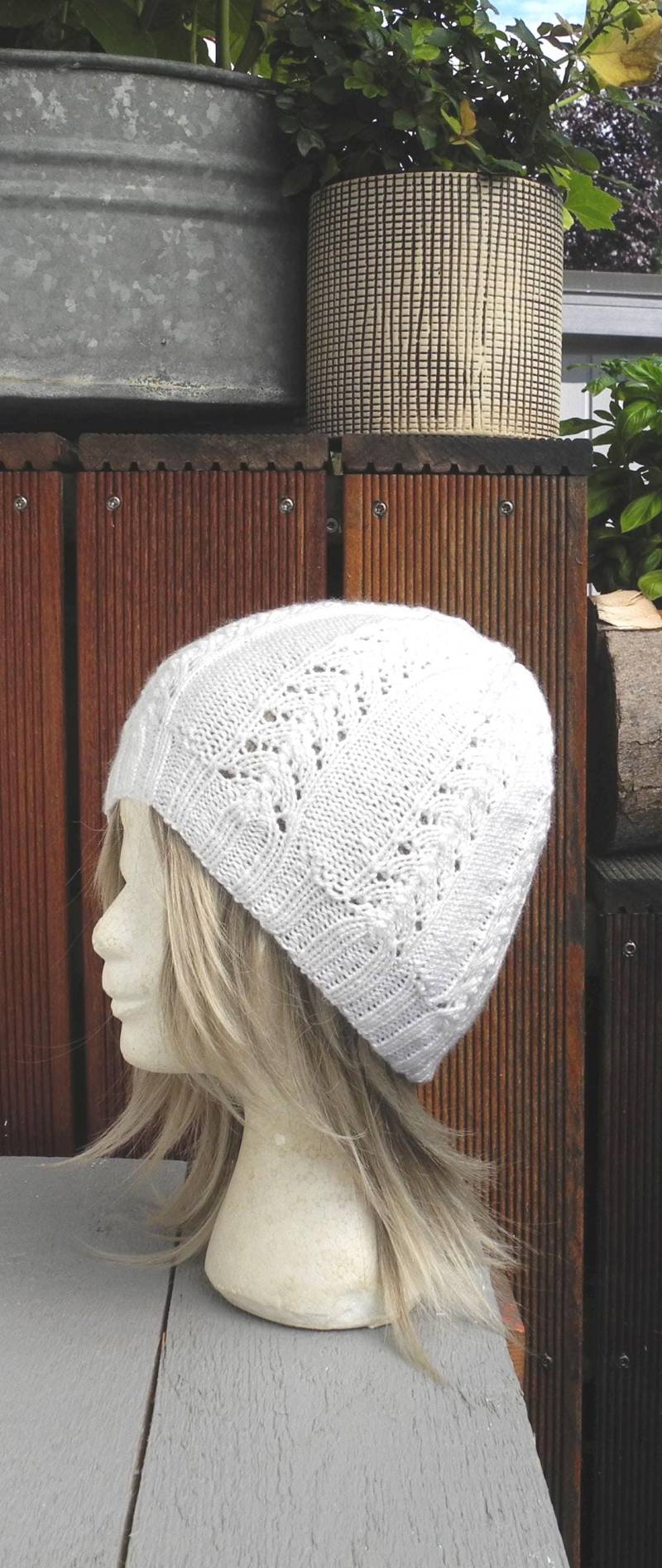 Weiße Handgestrickte Mütze Damenbeanie Strickmütze #1548693234 von XaversFactory