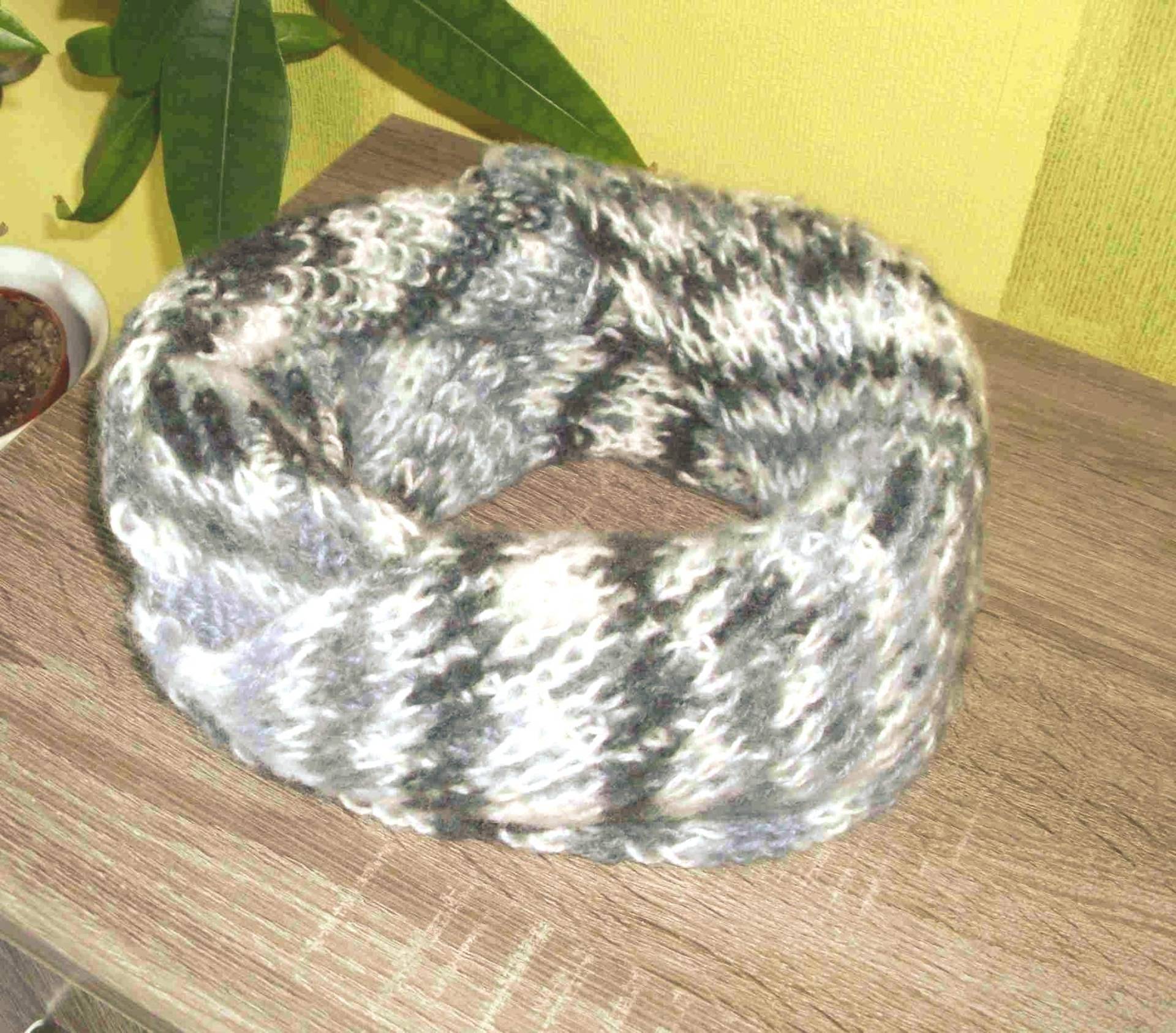 Schalkragen I Handgestrickter Schal Gestrickter Loop Loopschal in Mohairoptik #1073554664 von XaversFactory
