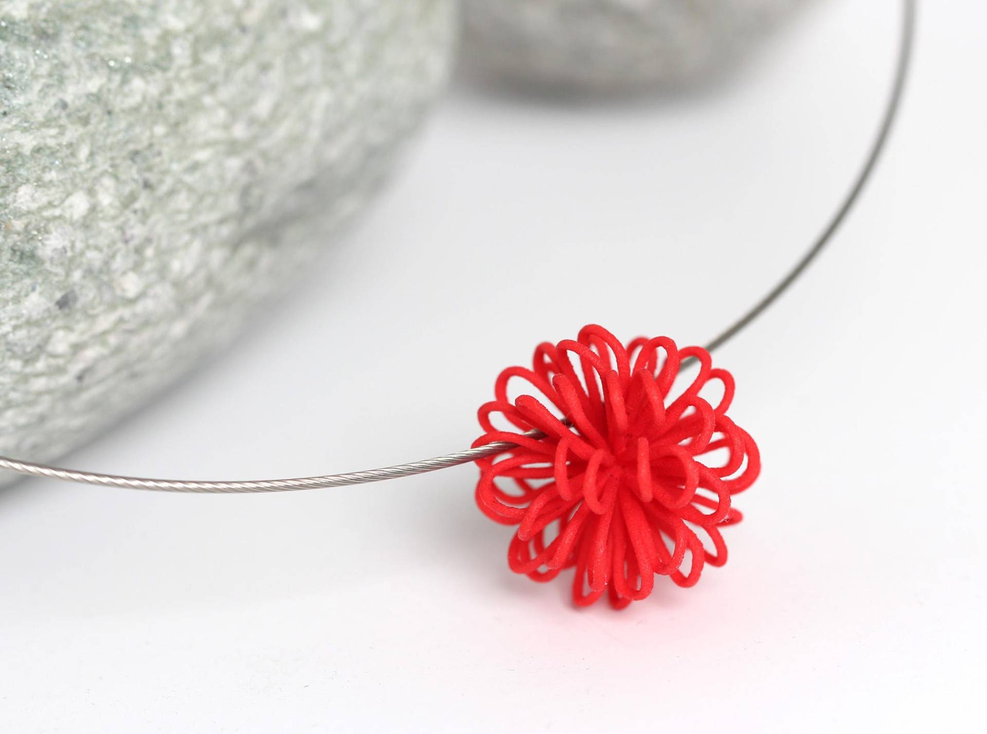 Rote Kugel Kette Mit Stahlseide Halsreif, 3D Gedruckter Schmuck, Roter Ball Anhänger, Rote Blumenkette, Wollknäulkette, Roter Blütenanhänger von XbyAB
