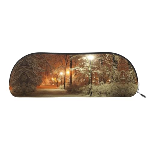 Xcwzbls Federmäppchen aus Leder, halbrund, Winterpark, große Kapazität, Aufbewahrungstasche, Reisetasche, Make-up-Kosmetiktasche, silber, Einheitsgröße, Taschen-Organizer Xcwzbls Federmäppchen aus Leder, halbrund, Winterpark, große Kapazität, Aufbewahrungstasche, Reisetasche, Make-up-Kosmetiktasche, silber, Einheitsgröße, Taschen-Organizer von Xcwzbls