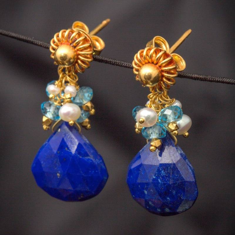 Bhavani Ohrringe - 18K Solid Gold Post, Lapis, Blautopas, Perlen von XenaCarterDesigns