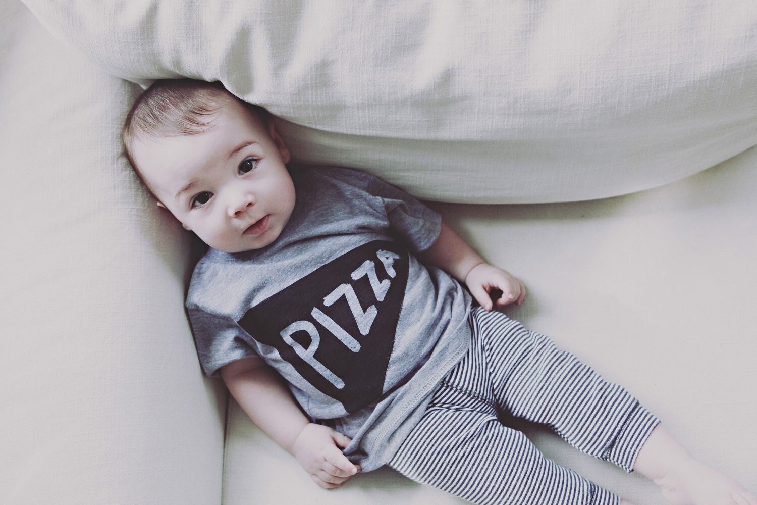 Pizza-Grafik-T-Shirt - Baby-Jungen-Kleidung Geschenk Zum 1. Geburtstag Einzigartiges Zur Babyparty Für Neue Eltern Kleidung Neugeborene von Xenotees