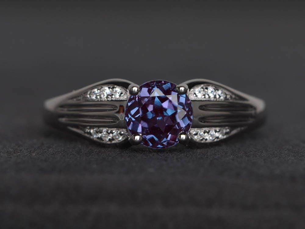 Alexandrit Ring Juni Geburtsstein Sterling Silber Mit Farbwechsel Edelstein von XiaoCuiJewelry