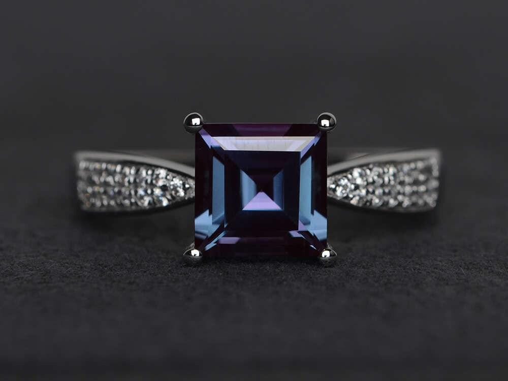 Alexandrit Ring Quadratisch Geschnitten von XiaoCuiJewelry