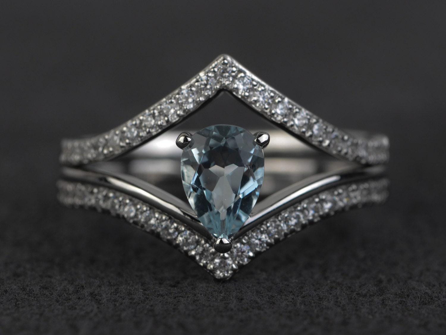 Aquamarin Ring Set Wassertropfen Form Edelstein Ringe Verlobungsringe Ehering März Geburtsstein Brautring von XiaoCuiJewelry