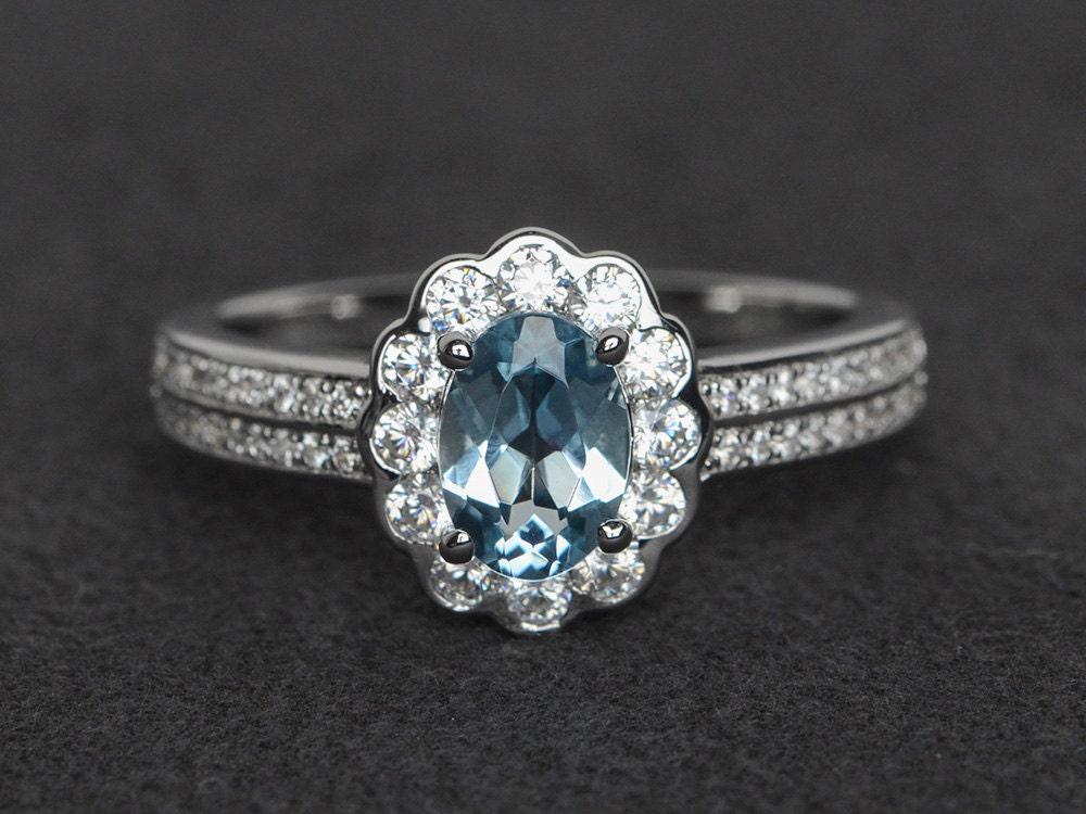 Aquamarin Ring Silber Blau Edelstein Verlobungsring Halo Oval Geschnitten März Geburtsstein von XiaoCuiJewelry
