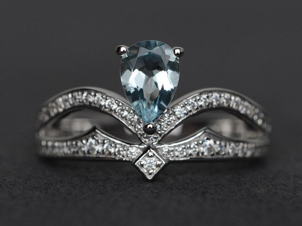 Aquamarin Ring Tropfenschliff Silber Blauer Edelstein Verlobungsring von XiaoCuiJewelry