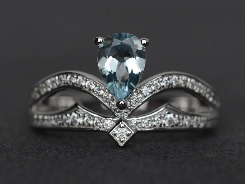 Aquamarin Ring Tropfenschliff Silber Blauer Edelstein Verlobungsring von XiaoCuiJewelry
