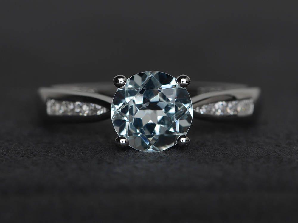 Blauer Aquamarinring Rundschliff Edelsteinring Sterlingsilber März Geburtsstein Versprechensring von XiaoCuiJewelry