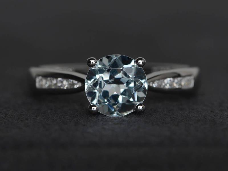 Blauer Aquamarinring Rundschliff Edelsteinring Sterlingsilber März Geburtsstein Versprechensring von XiaoCuiJewelry