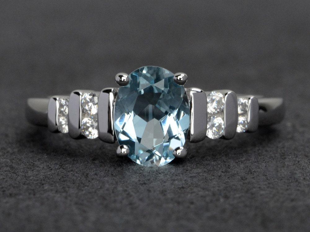 Blauer Aquamarinring Silberner Versprechenring März Geburtssteinring Ovalschliffring Treppenring von XiaoCuiJewelry