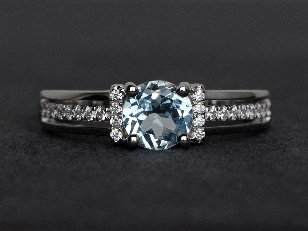 Blauer Aquamarinring Verlobungsringe Rundschliff Natürliches Silber März Geburtsstein Silberringe von XiaoCuiJewelry