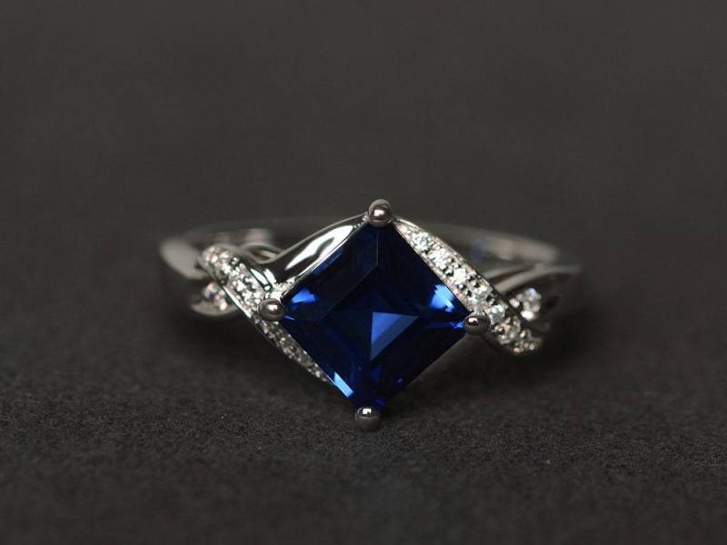 Blauer Saphir Ring September Geburtsstein Quadratschliff Blauer Edelsteinring Jubiläumsring von XiaoCuiJewelry