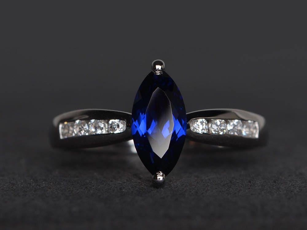 Blauer Saphirring Saphir Ehering September Geburtsstein Marquise Schnitt Blaue Edelstein Sterling Silber Ring Geschenke Blauer Saphirring Saphir Ehering September Geburtsstein Marquise Schnitt Blaue Edelstein Sterling Silber Ring Geschenke von XiaoCuiJewelry