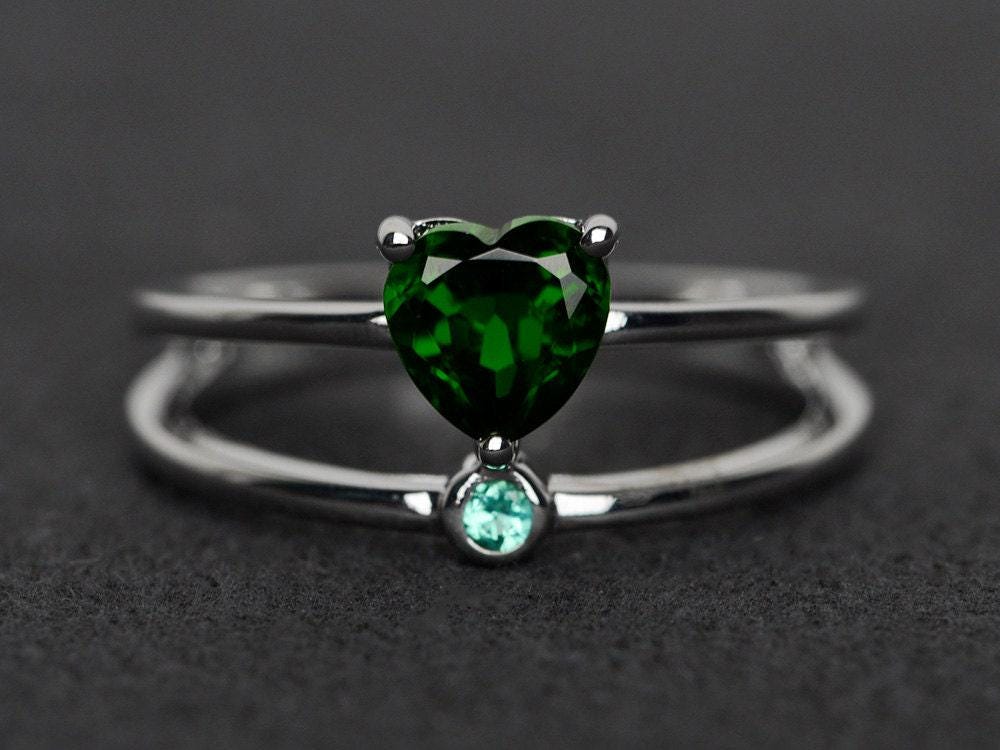 Diopsidring Chromdiopsid Verlobungsring Silberring Herzschliff Doppelband Grüner Edelstein Ring von XiaoCuiJewelry
