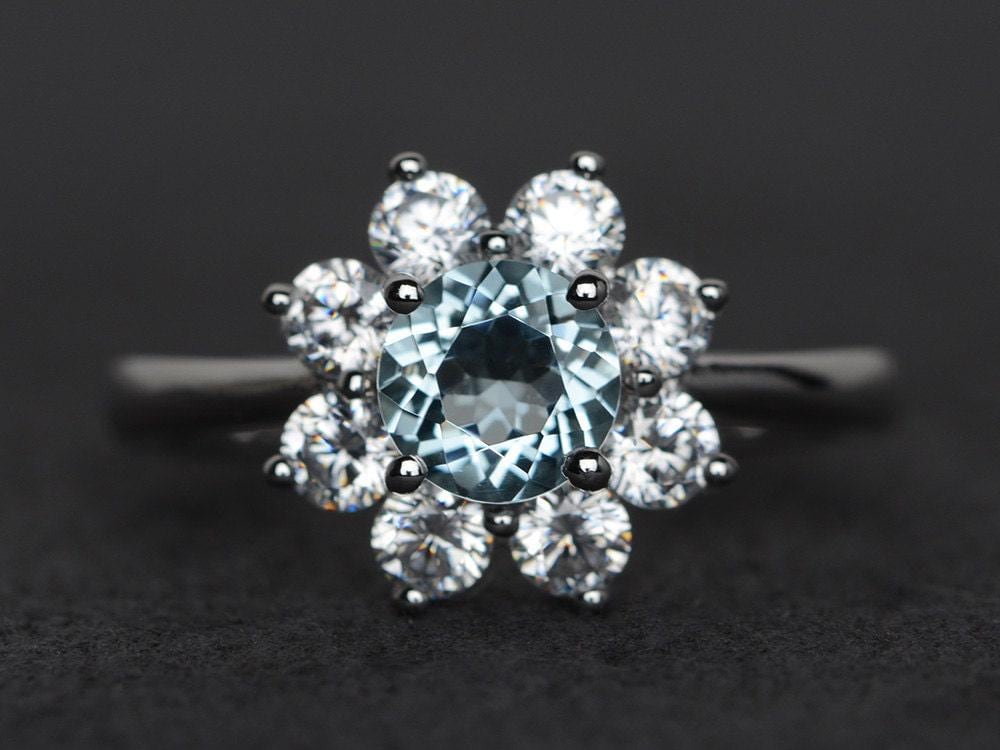 Echte Aquamarin Ring Blau Edelstein Silber Rundschliff Halo Ringe März Birthstone von XiaoCuiJewelry
