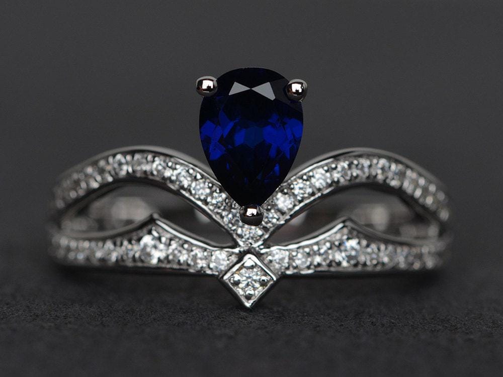 Erstellt Saphir Ring Blauer Verlobungsring Kronenring Prinzessinenring Silber Versprechen September Geburtsstein Tropfenschliff von XiaoCuiJewelry