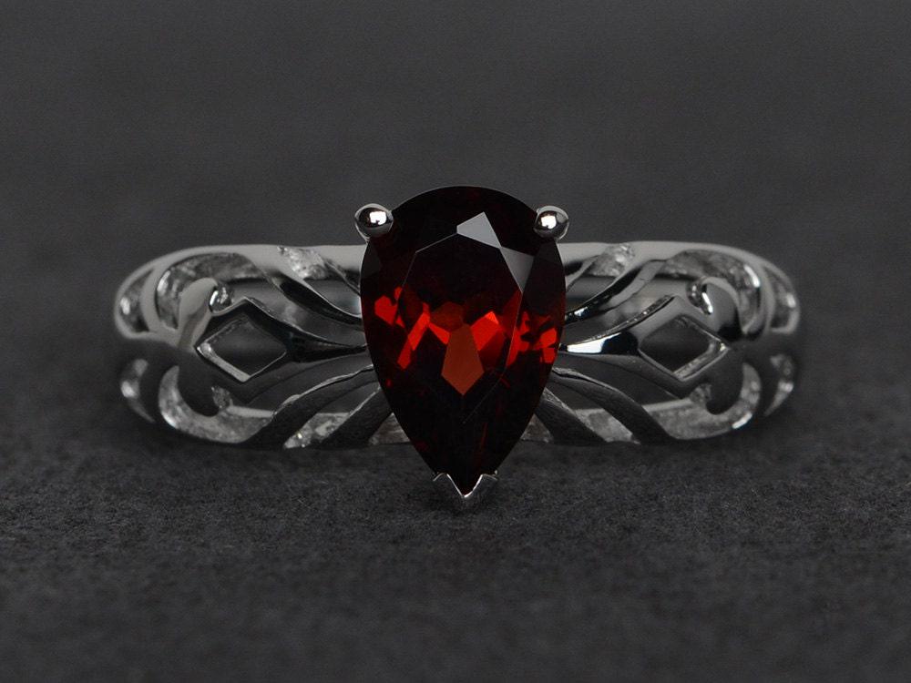 Granat Ring Birnenschliff Verlobungsringe Versprechen Silber Januar Geburtsstein von XiaoCuiJewelry