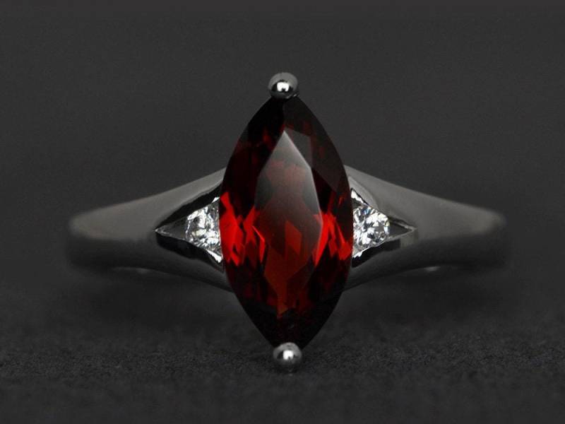 Granat Ring Für Frauen Sterling Silber Edelstein Marquise Cut Verlobungsringe Rot Januar Geburtsstein von XiaoCuiJewelry
