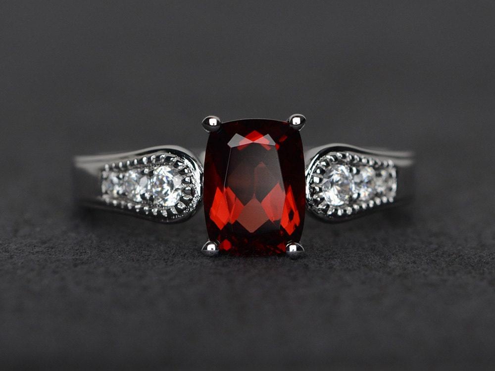 Granat Ring Silber Rot Ehering Natürlicher Edelstein Verlobungsring Januar Geburtsstein von XiaoCuiJewelry