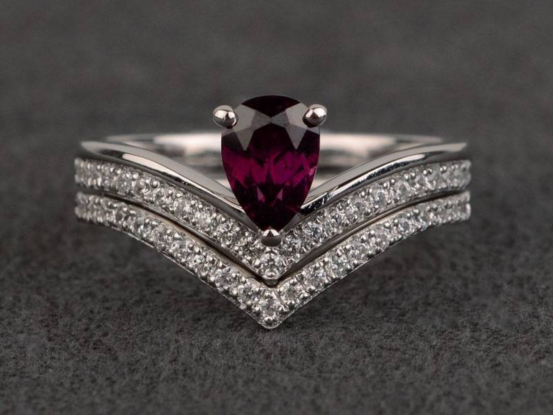 Granat Ring Tropfen Ringe Frauen Verlobungsring Ehering Silber Januar Geburtsstein Granat Ring Tropfen Ringe Frauen Verlobungsring Ehering Silber Januar Geburtsstein von XiaoCuiJewelry