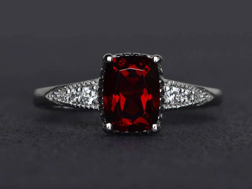 Kissenschliff Granat Ring Roter Edelstein Silber Hochzeit Verlobung Ringe Januar Geburtsstein von XiaoCuiJewelry