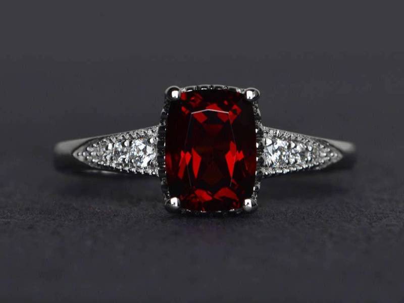 Kissenschliff Granat Ring Roter Edelstein Silber Hochzeit Verlobung Ringe Januar Geburtsstein von XiaoCuiJewelry