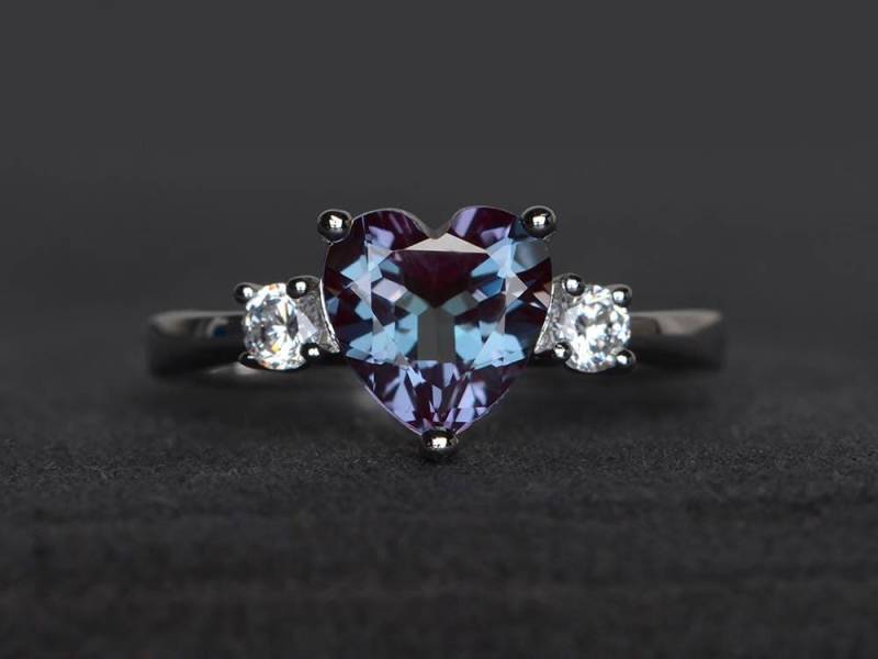 Lab Alexandrit Ring Verlobungsring Juni Geburtsstein Farbwechsel Edelstein Herz von XiaoCuiJewelry