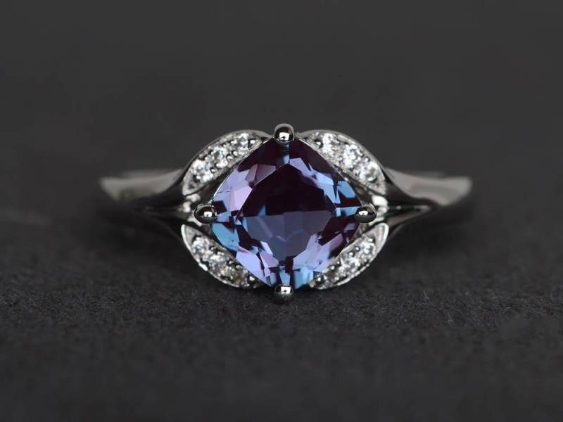 Lab Alexandrit Ring Versprechen Kissenschliff Edelstein Sterling Silber Farbwechsel Juni Geburtsstein von XiaoCuiJewelry