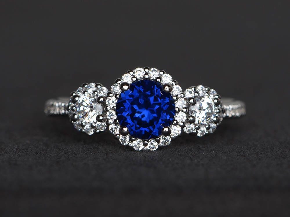 Lab Blue Saphir Ring Ehering Rund Geschnittene Blaue Sterling Silber September Geburtsstein Lab Blue Saphir Ring Ehering Rund Geschnittene Blaue Sterling Silber September Geburtsstein von XiaoCuiJewelry