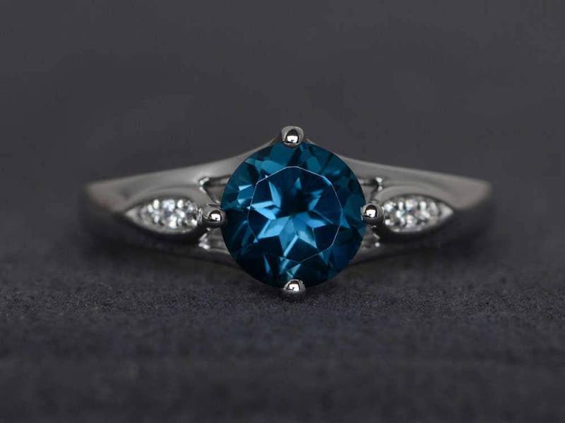 London Blautopas Ring Rundschliff Verlobungsring Blauer Edelstein Sterling Silber von XiaoCuiJewelry