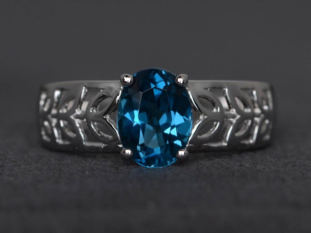 London Blautopas-Verlobungsring Ovaler Blauer Edelstein-sterlingsilberring von XiaoCuiJewelry