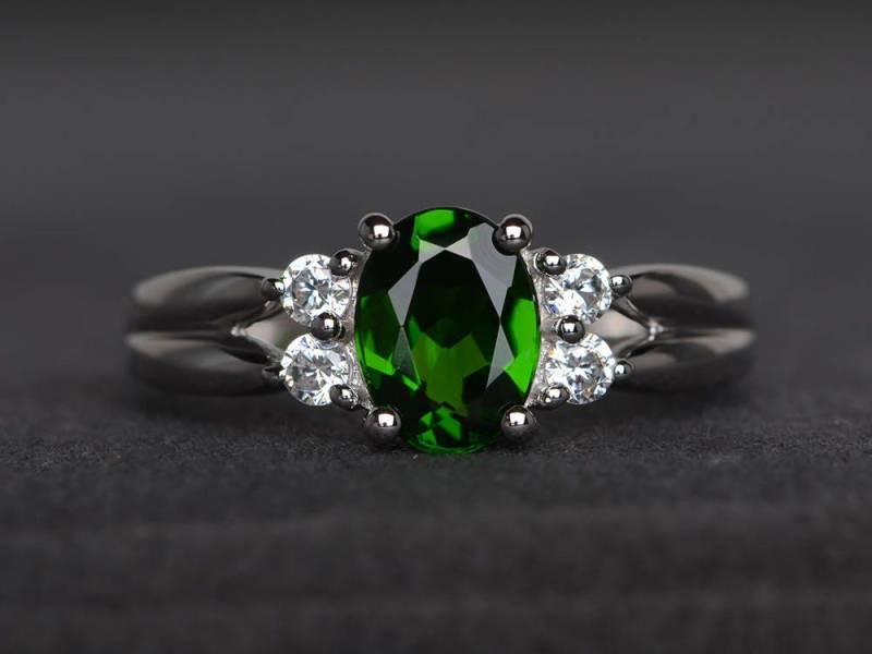 Natürliche Diopsid Ring Ovale Geschnitten Grün Edelstein Silber Ehering von XiaoCuiJewelry