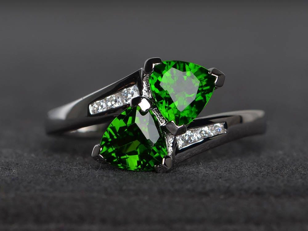 Natürliche Diopsid Ring Verlobungsring Trillion Geschliffenen Grünen Edelstein Sterling Silber von XiaoCuiJewelry