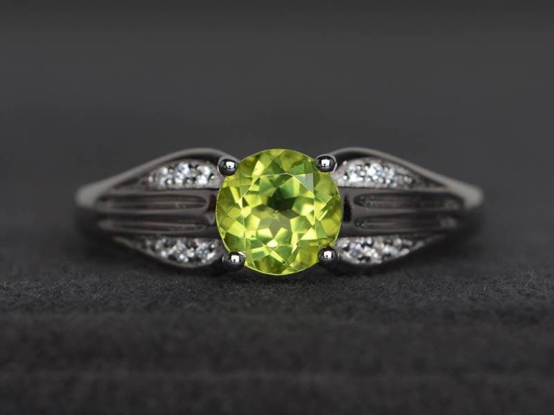 Natürliche Grüne Peridot Ring Versprechen August Geburtsstein Runden Geschnittenen Grünen Edelstein Sterling Silber von XiaoCuiJewelry