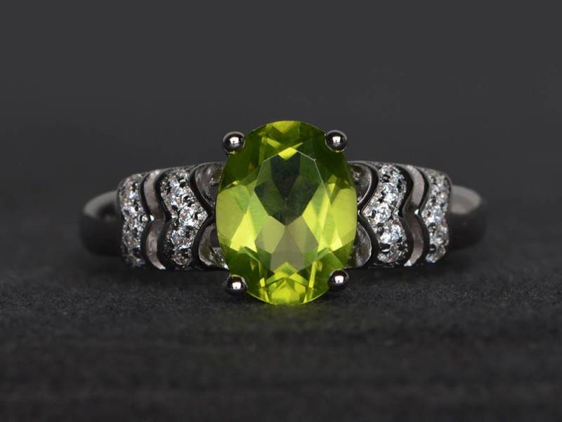 Natürliche Peridot Ring Ehering Ovalschliff Grüner Edelstein Sterling Silber August Geburtsstein von XiaoCuiJewelry