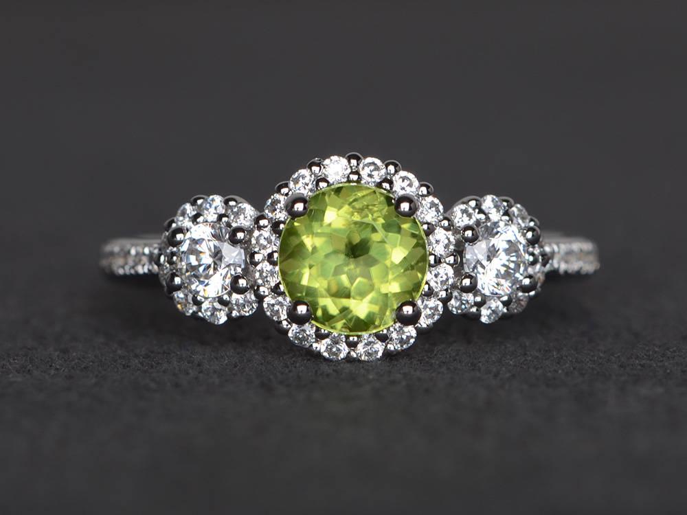 Natürliche Peridot Ring Ehering Rundschliff Grüne Edelstein Sterling Silber August Geburtsstein von XiaoCuiJewelry