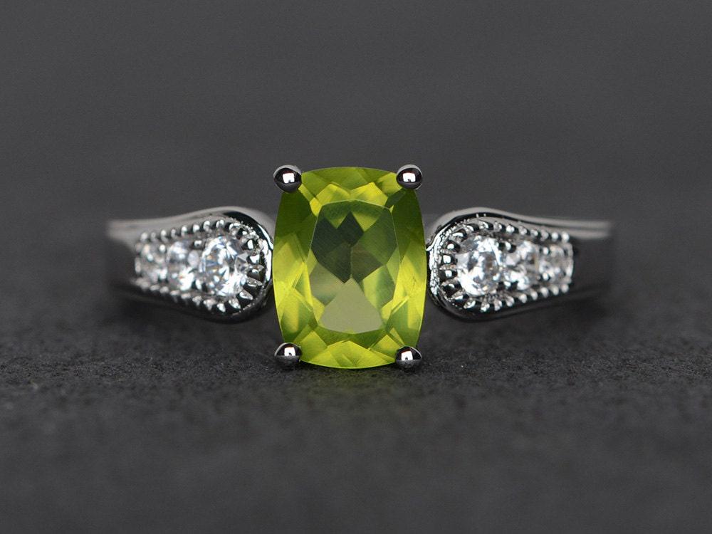 Natürliche Peridot Ring Grün Verlobungsring Silber Kissenschliff Versprechen Jahrestag Geschenk von XiaoCuiJewelry