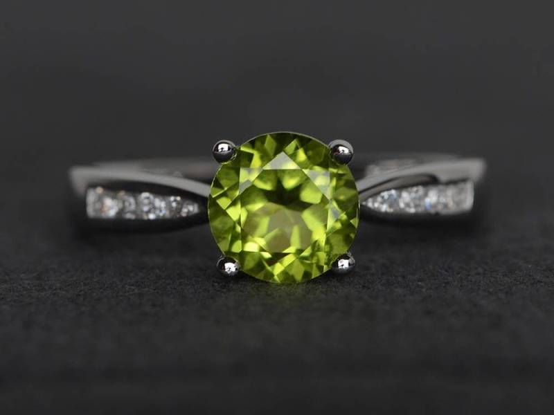 Natürliche Peridot Ring Rundschliff Grüner Edelstein Verlobungsring Sterling Silber August Geburtsstein von XiaoCuiJewelry