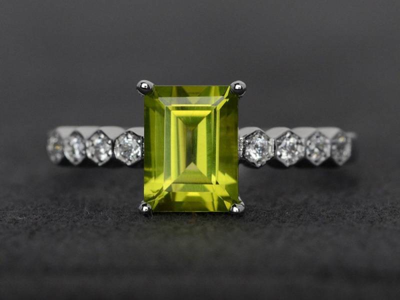 Natürliche Peridot Ring Silber Smaragd Schnitt Natürlichen Grünen Edelstein Verlobungsring von XiaoCuiJewelry