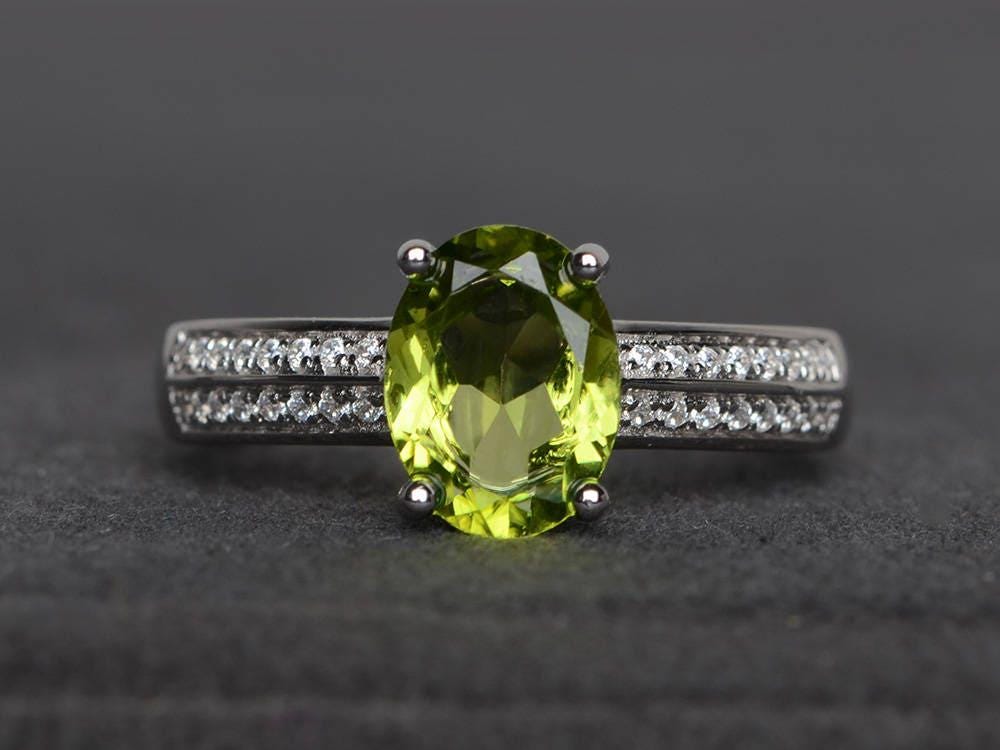 Natürliche Peridot Ring Verlobungsring Ovalschliff Grüner Edelstein Sterling Silber August Geburtsstein von XiaoCuiJewelry