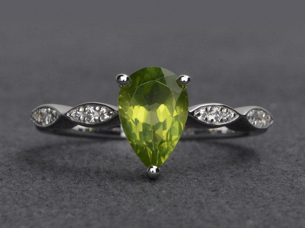 Natürliche Peridot Ringe Grüner Edelstein Verlobungsring Trauringe Birnenschliff Wassertropfen Peridotringe von XiaoCuiJewelry