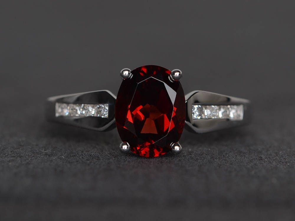 Natürliche Rote Granat Ring Ehering Oval Geschnitten Edelstein Sterling Silber Januar Geburtsstein von XiaoCuiJewelry