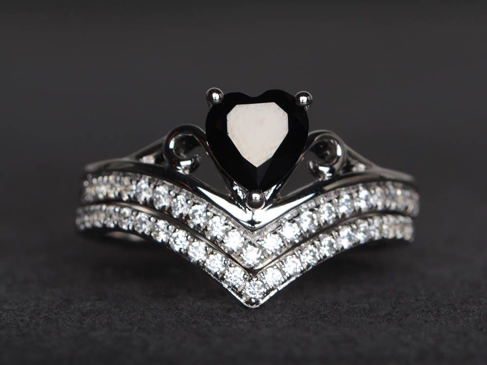 Natürliche Schwarze Spinell Ring Jubiläumsring Edelsteine Herz Geschnitten Edelstein-Braut-Sets Sterling Silber von XiaoCuiJewelry