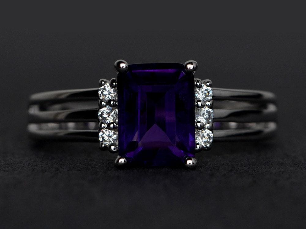 Natürlicher Amethystring Lila Edelsteinring Verlobungsring Silber Smaragdschliff Versprechensring Februar Geburtsstein von XiaoCuiJewelry