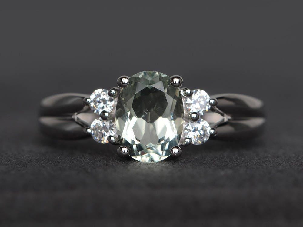Natürlicher Grüner Amethyst Ring Ehering Ovaler Edelstein Sterlingsilberring von XiaoCuiJewelry